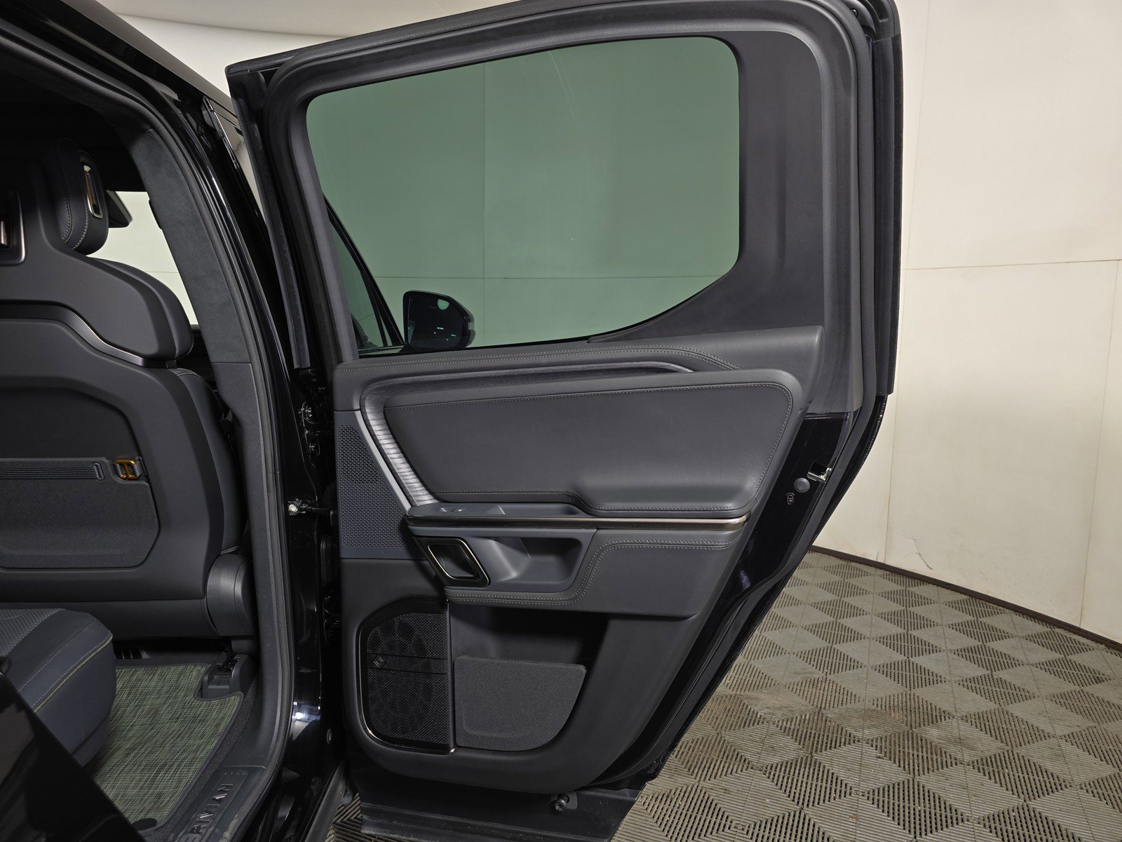 Used 2024 Rivian R1T Adventure AWD/4WD image 19