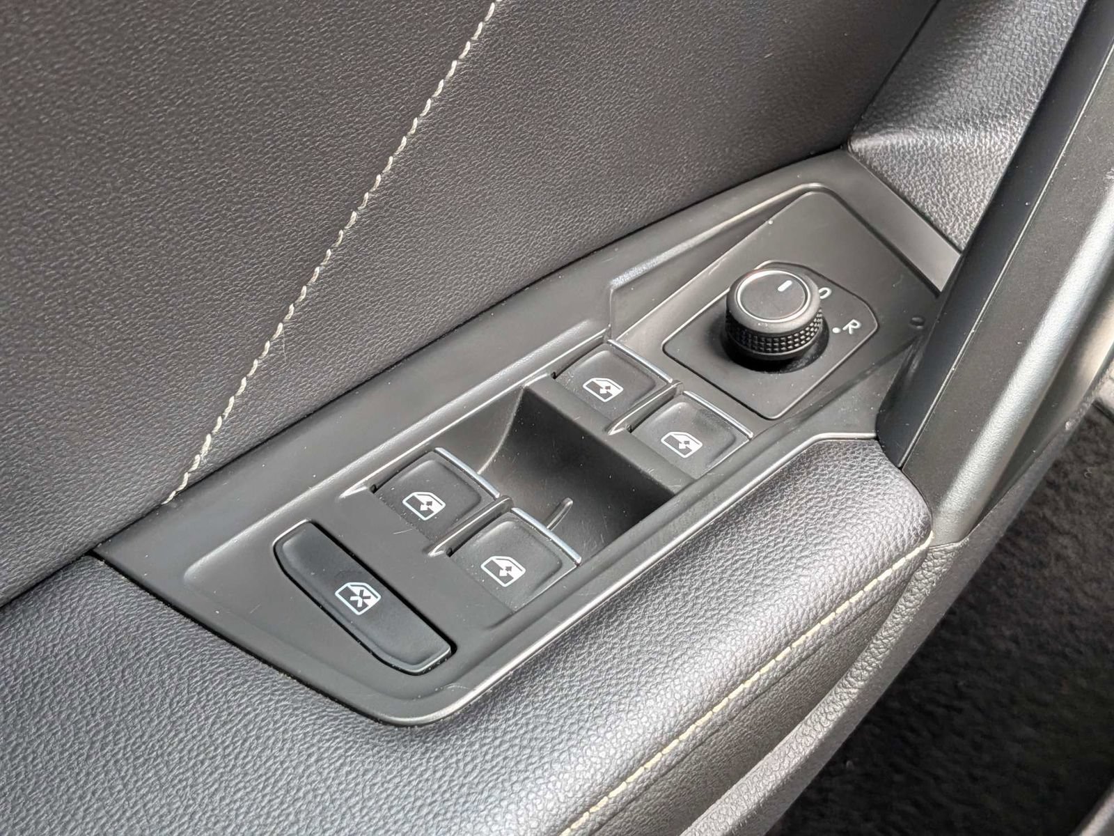 Used 2024 Volkswagen Tiguan Wolfsburg Edition AWD/4WD image 27