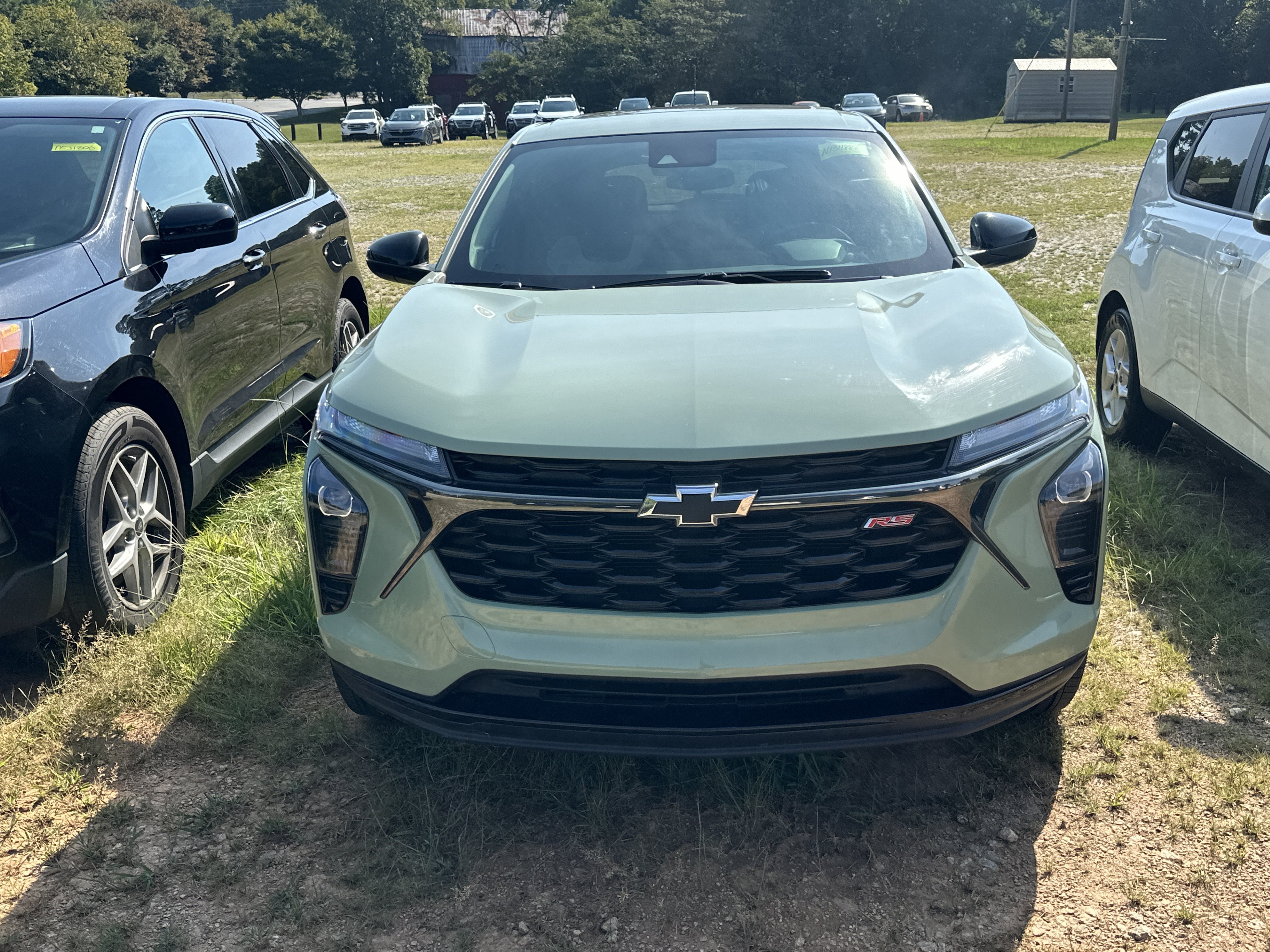 Used 2024 Chevrolet Trax RS w/ Sunroof Package FWD image 2