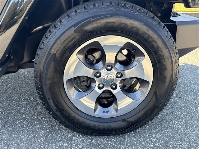 Used 2016 Jeep Wrangler Unlimited Sahara w/ Connectivity Group image 14