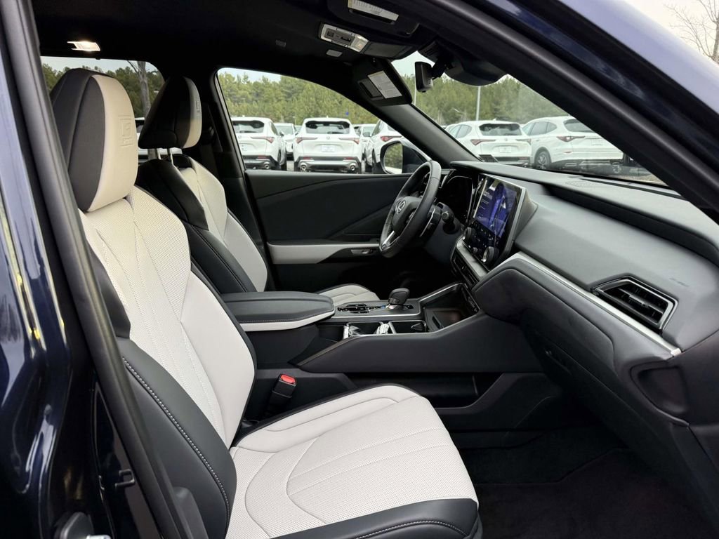 Used 2025 Lexus TX 500h AWD w/ Technology Package image 13