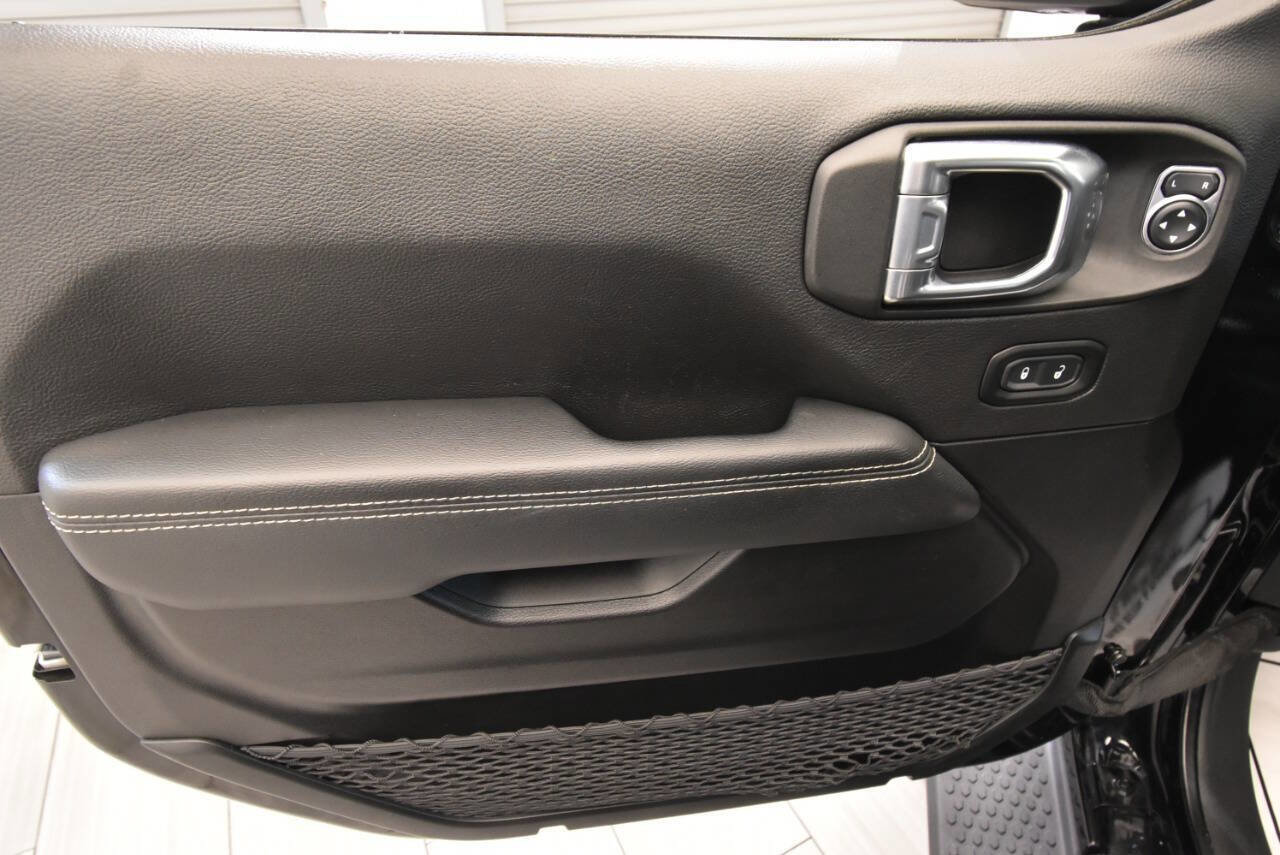 Used 2021 Jeep Wrangler Unlimited Sahara AWD/4WD image 13
