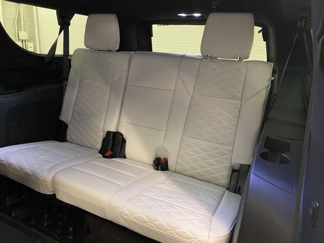 Used 2025 Cadillac Escalade ESV V image 27