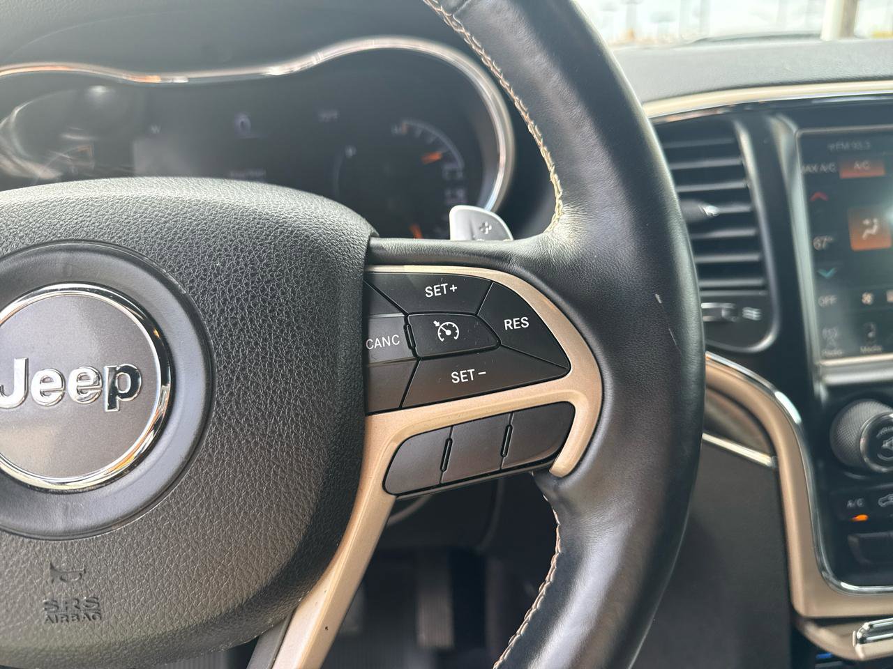 Used 2017 Jeep Grand Cherokee Limited image 23