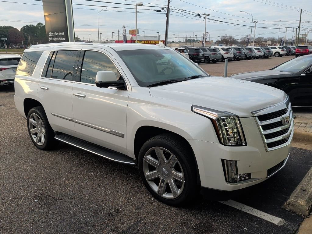 Used 2016 Cadillac Escalade Luxury image 2