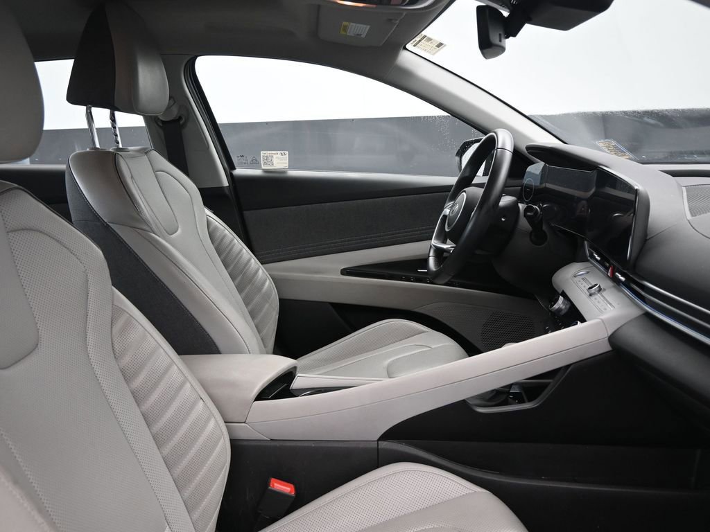 Used 2025 Hyundai Elantra Limited FWD image 10