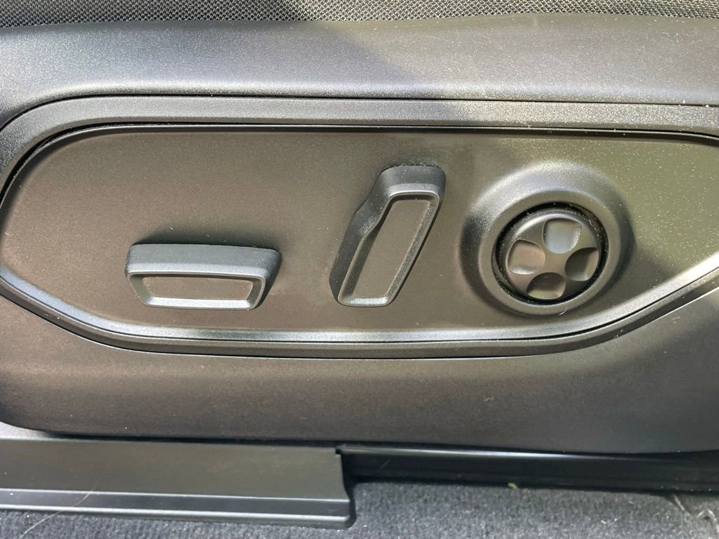 Used 2024 Jeep Grand Cherokee Laredo X w/ Luxury Tech Group I AWD/4WD image 26
