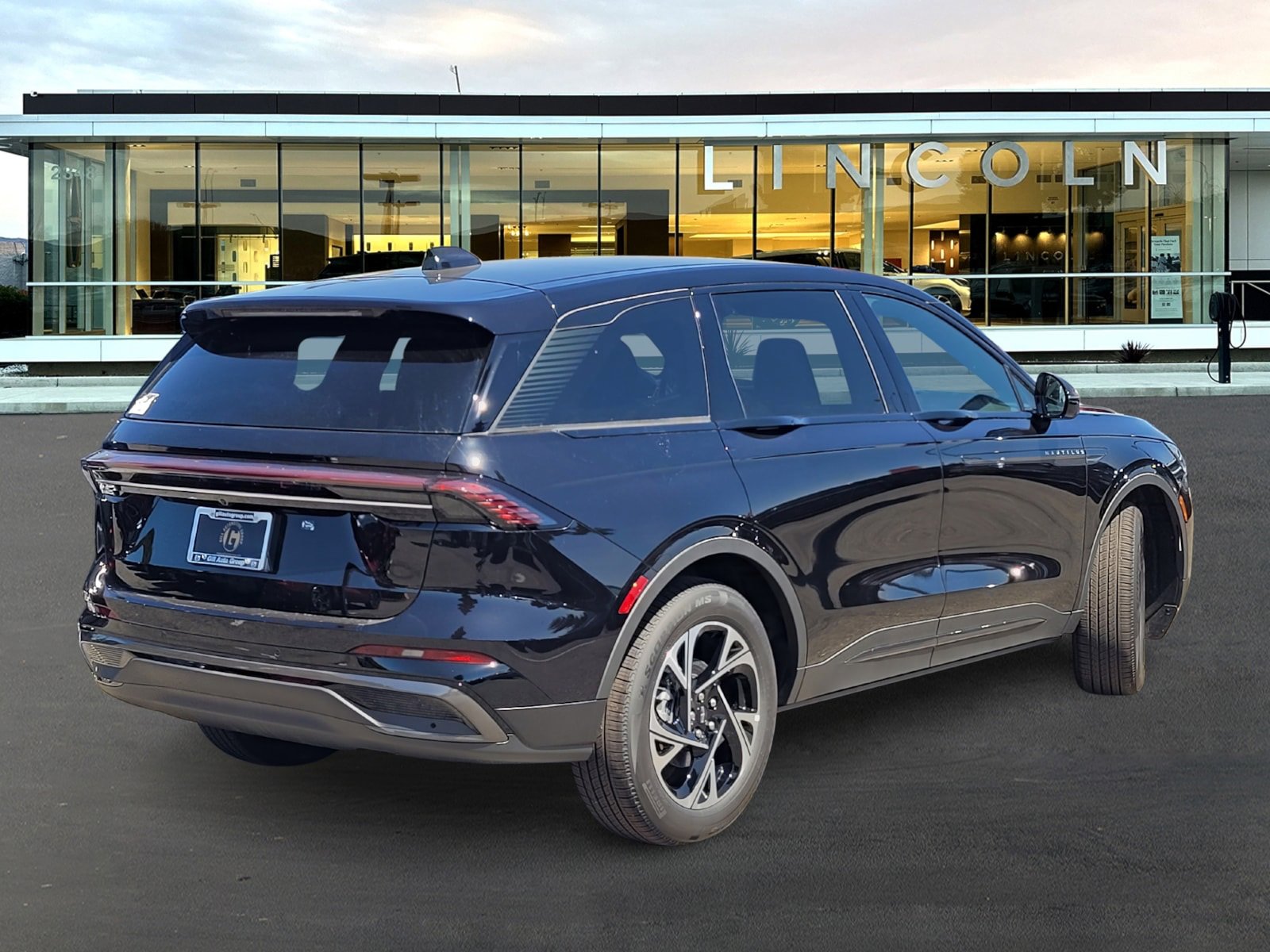 New 2025 Lincoln Nautilus Premier w/ Jet Appearance Package image 4