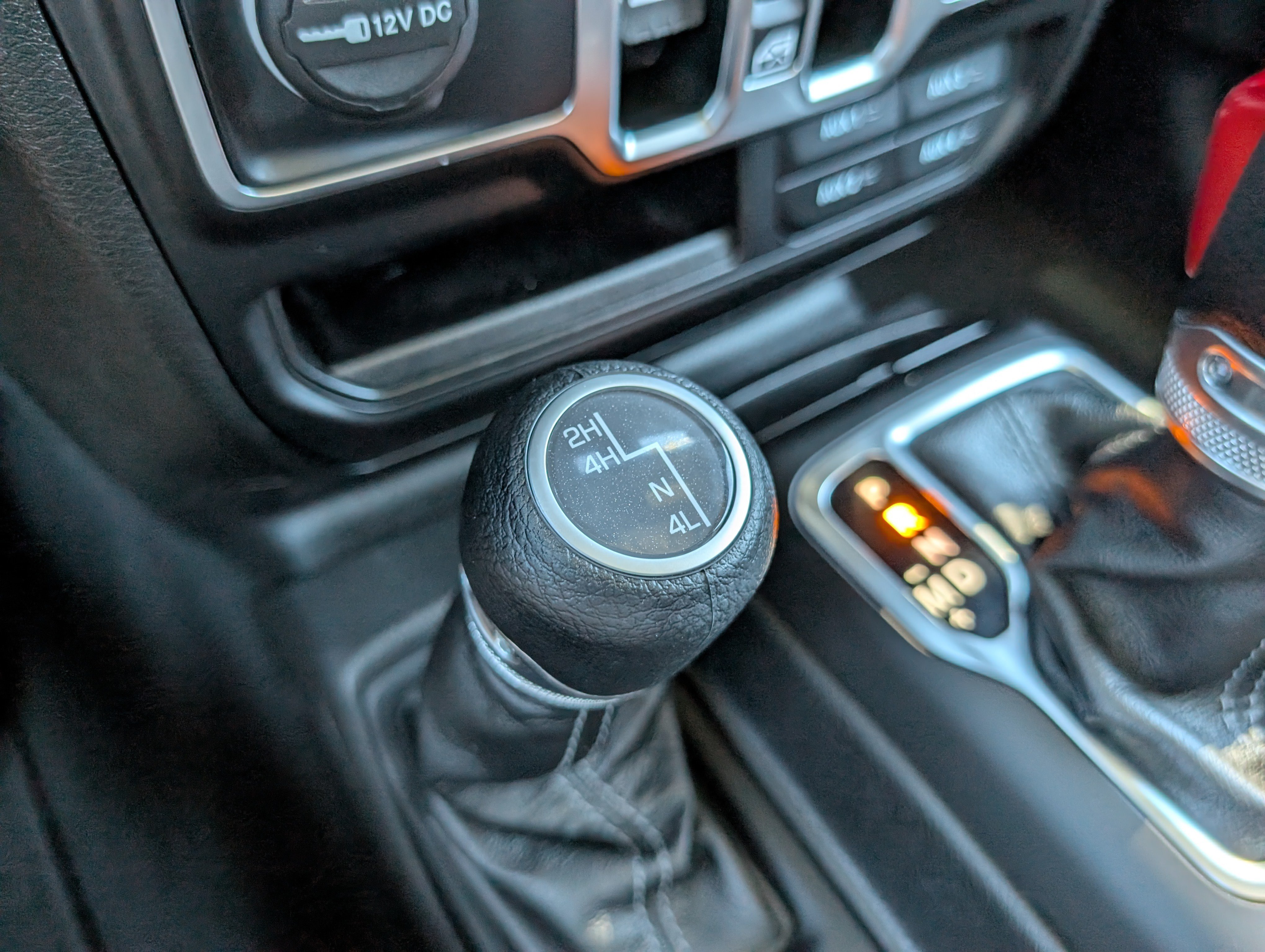 Used 2025 Jeep Gladiator Sport AWD/4WD image 18