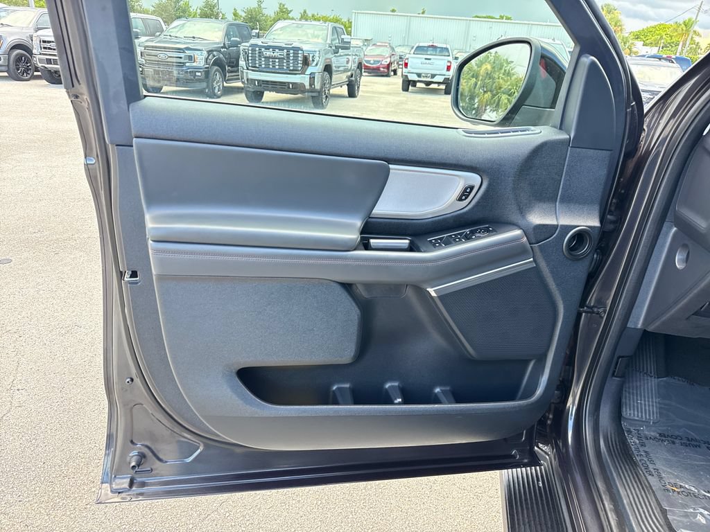 Used 2025 Ford Expedition Active RWD image 14