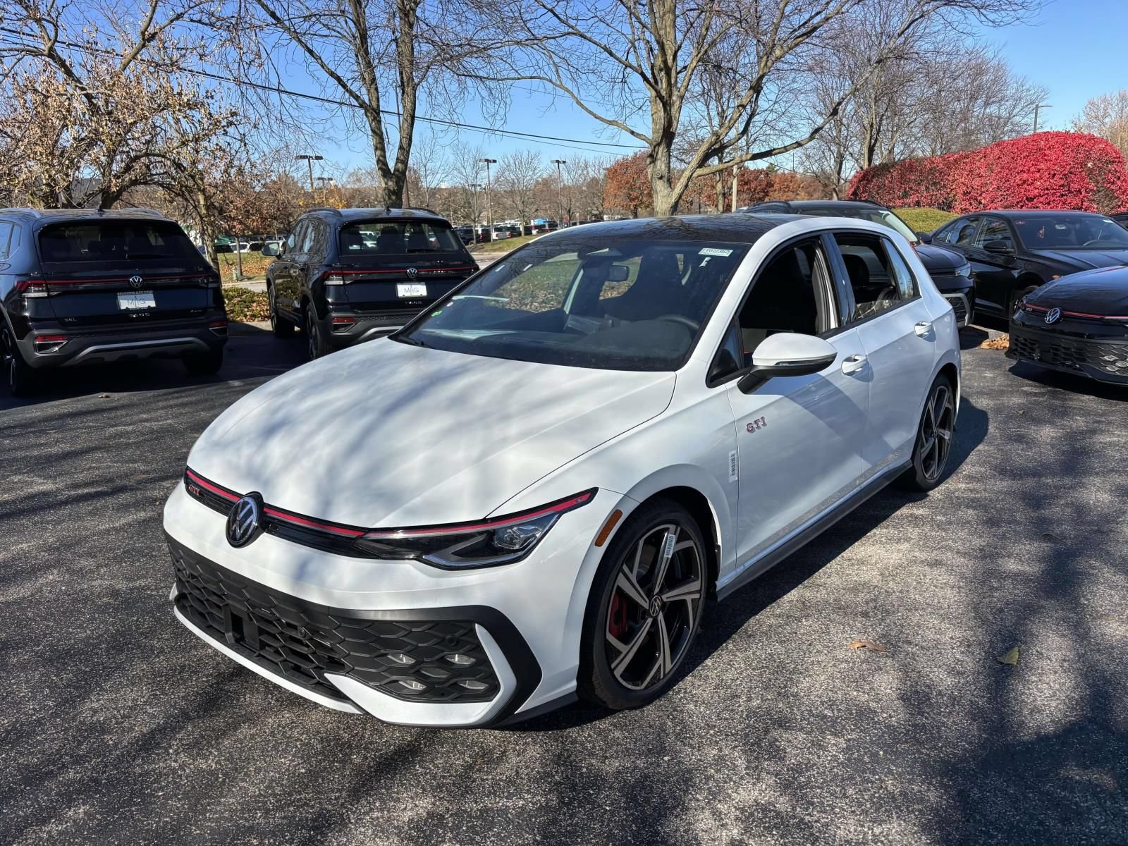 New 2026 Volkswagen GTI SE FWD image 3