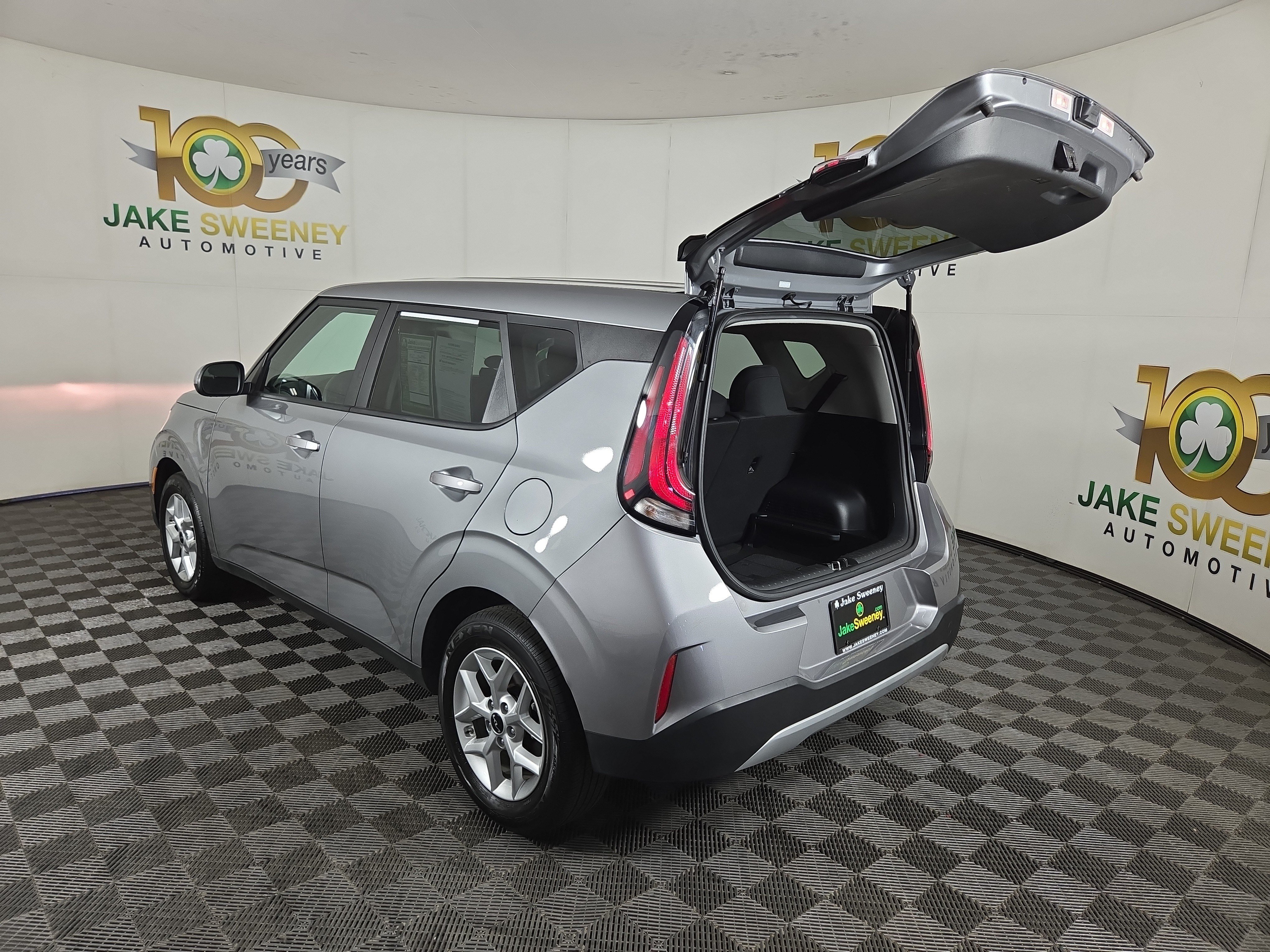 Used 2025 Kia Soul LX w/ LX Technology Package FWD image 30