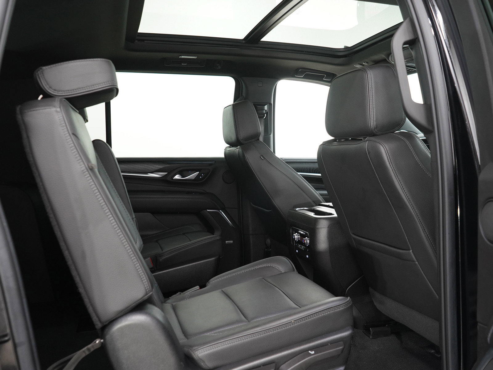 Used 2022 GMC Yukon XL Denali AWD/4WD image 15