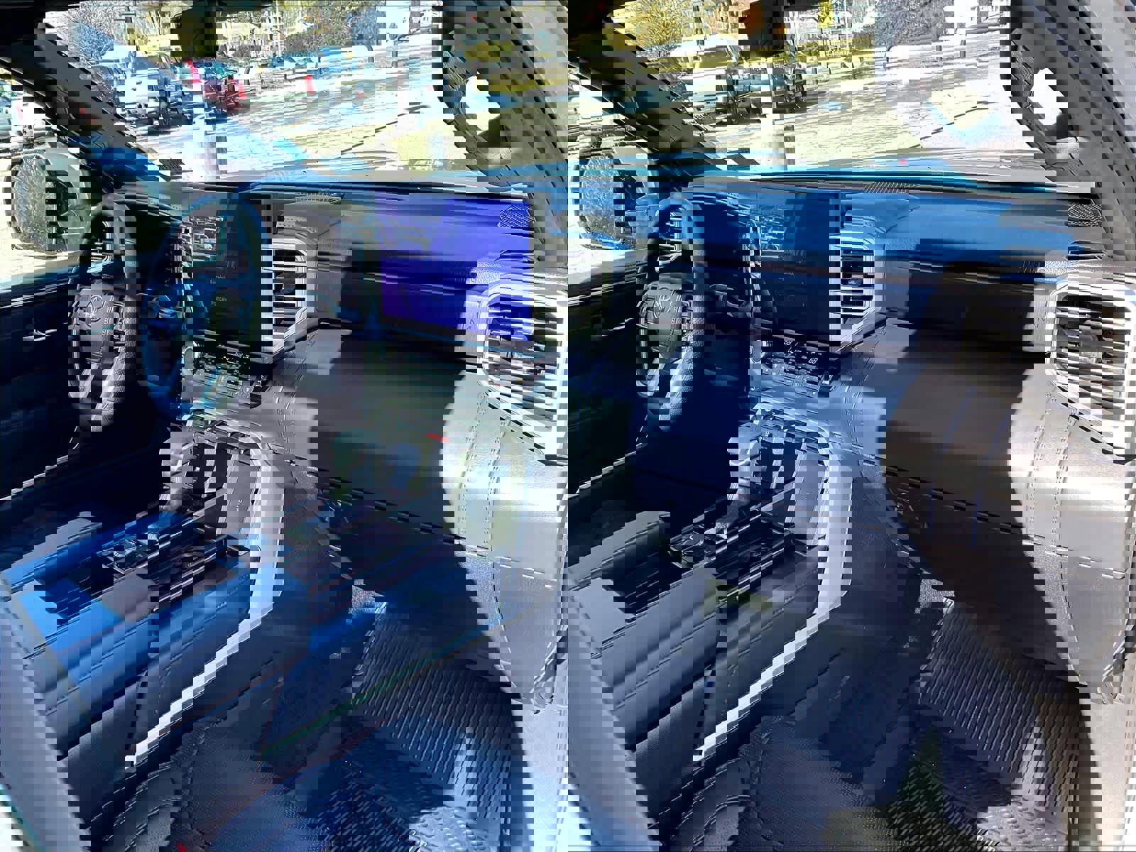 Used 2025 Toyota Sequoia Platinum image 14