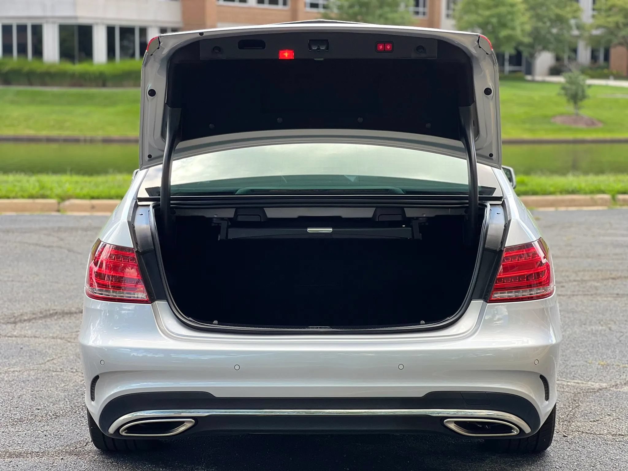 Used 2014 Mercedes-Benz E 550 4MATIC Sedan w/ Premium 1 Package image 45