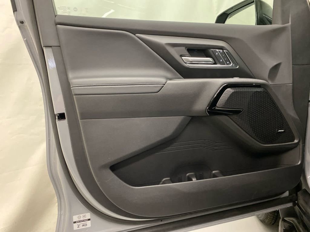 New 2025 Chevrolet Silverado EV LT image 10