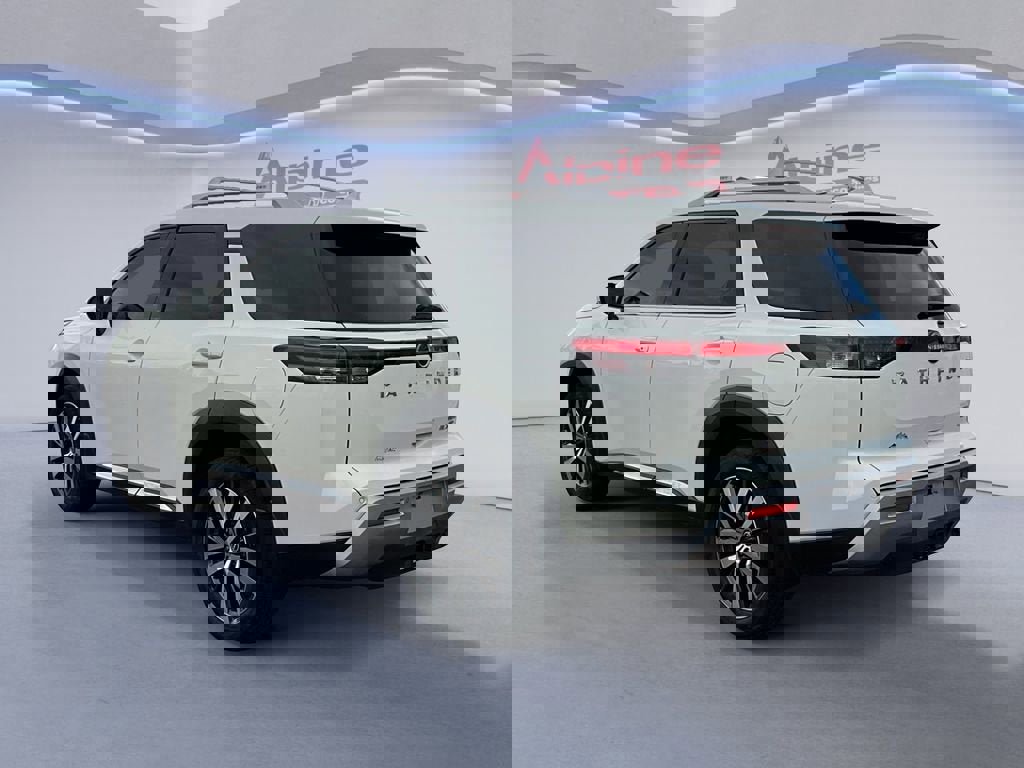 Used 2022 Nissan Pathfinder Platinum w/ Cargo Package image 3