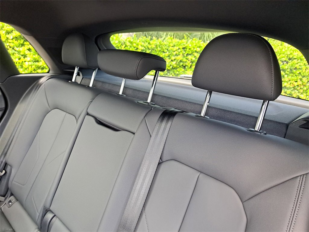New 2025 Audi Q3 2.0T Premium image 28