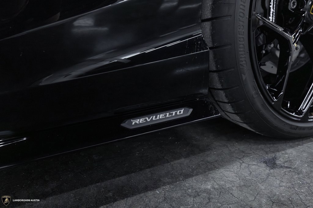 Used 2025 Lamborghini Revuelto image 11