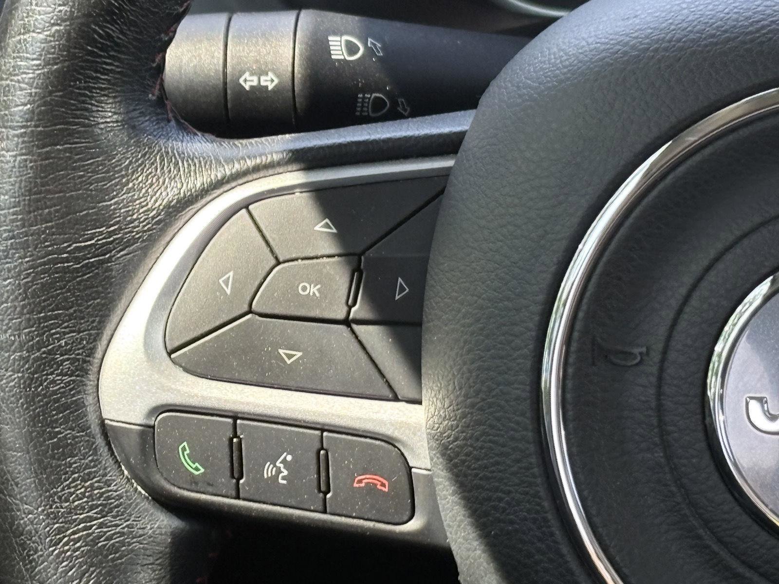 Used 2018 Jeep Renegade Trailhawk AWD/4WD image 11