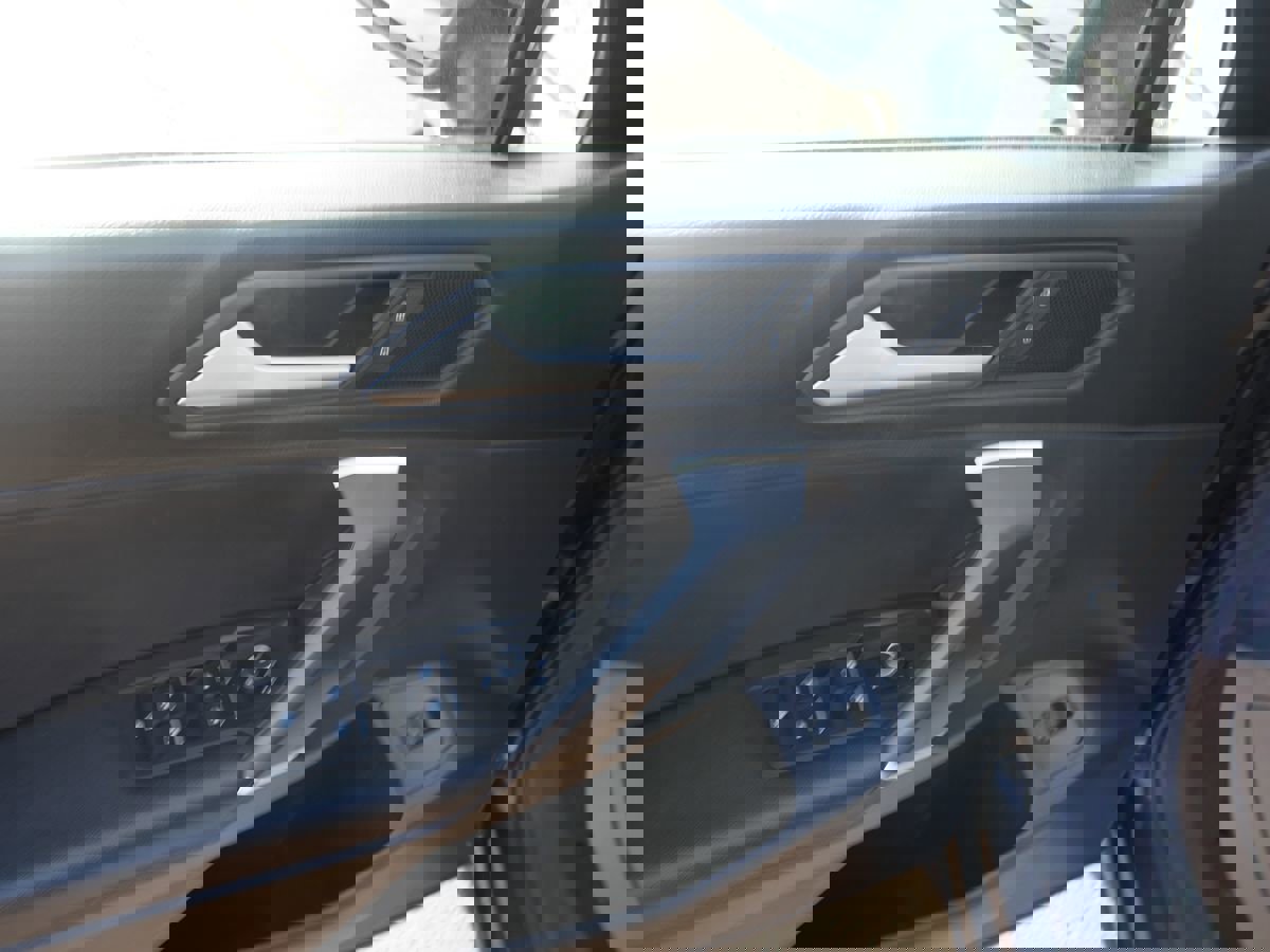 Used 2020 Volkswagen Tiguan SEL image 17