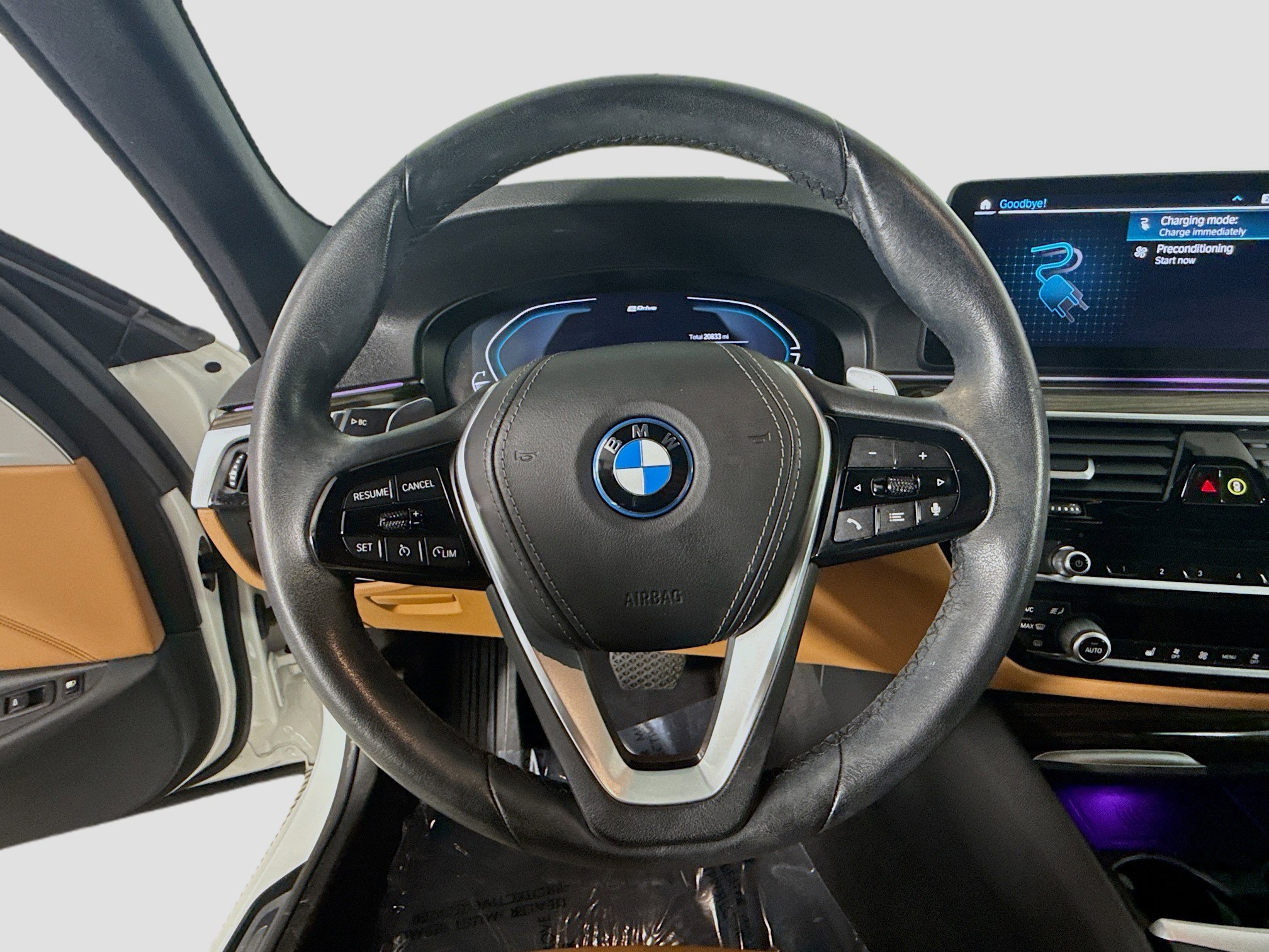 Used 2023 BMW 530e w/ Premium Package image 13