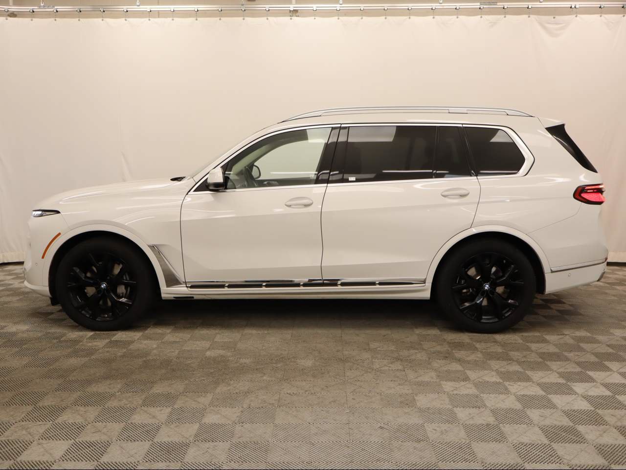 Used 2026 BMW X7 xDrive40i AWD/4WD image 2
