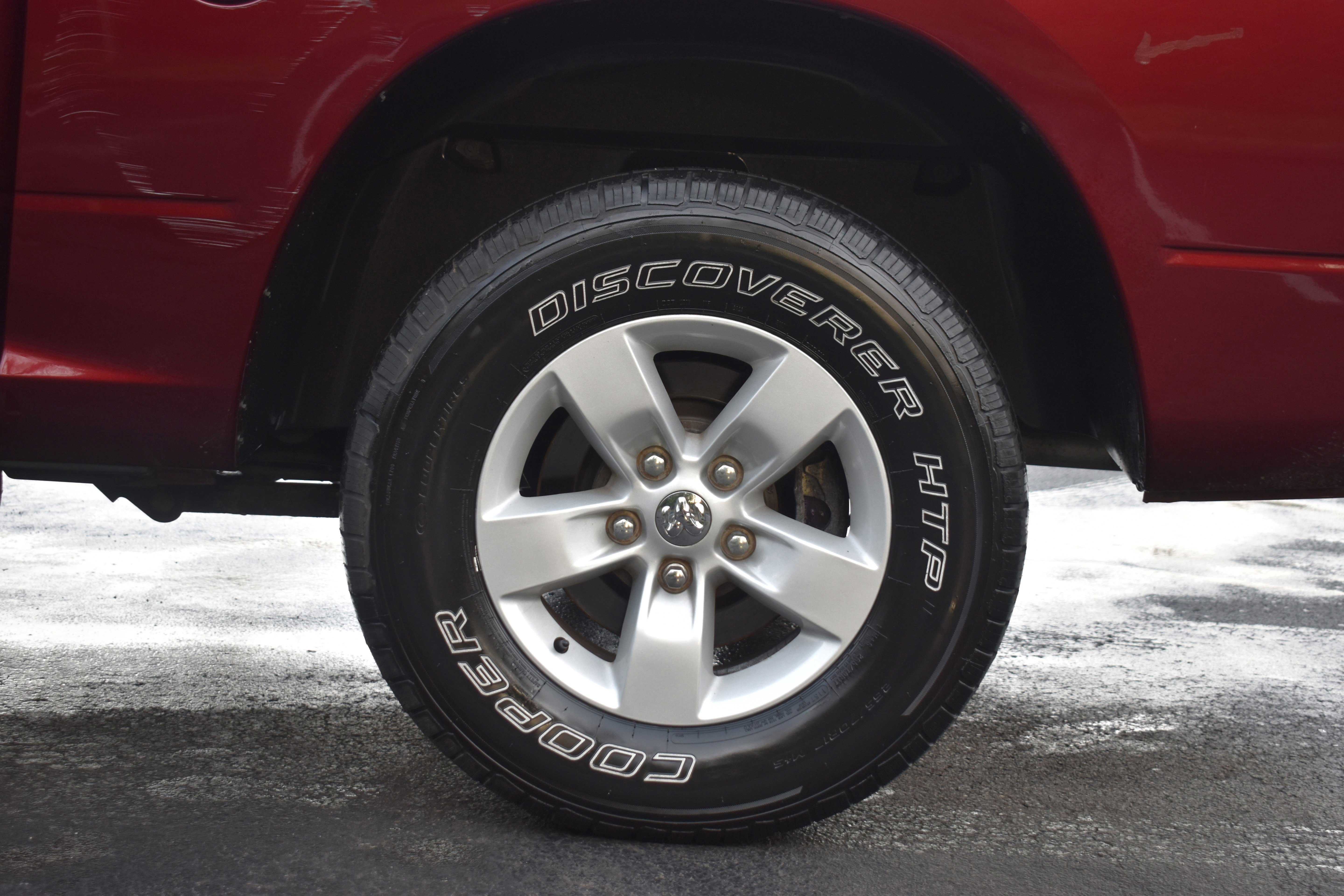 Used 2017 RAM 1500 Express RWD image 32