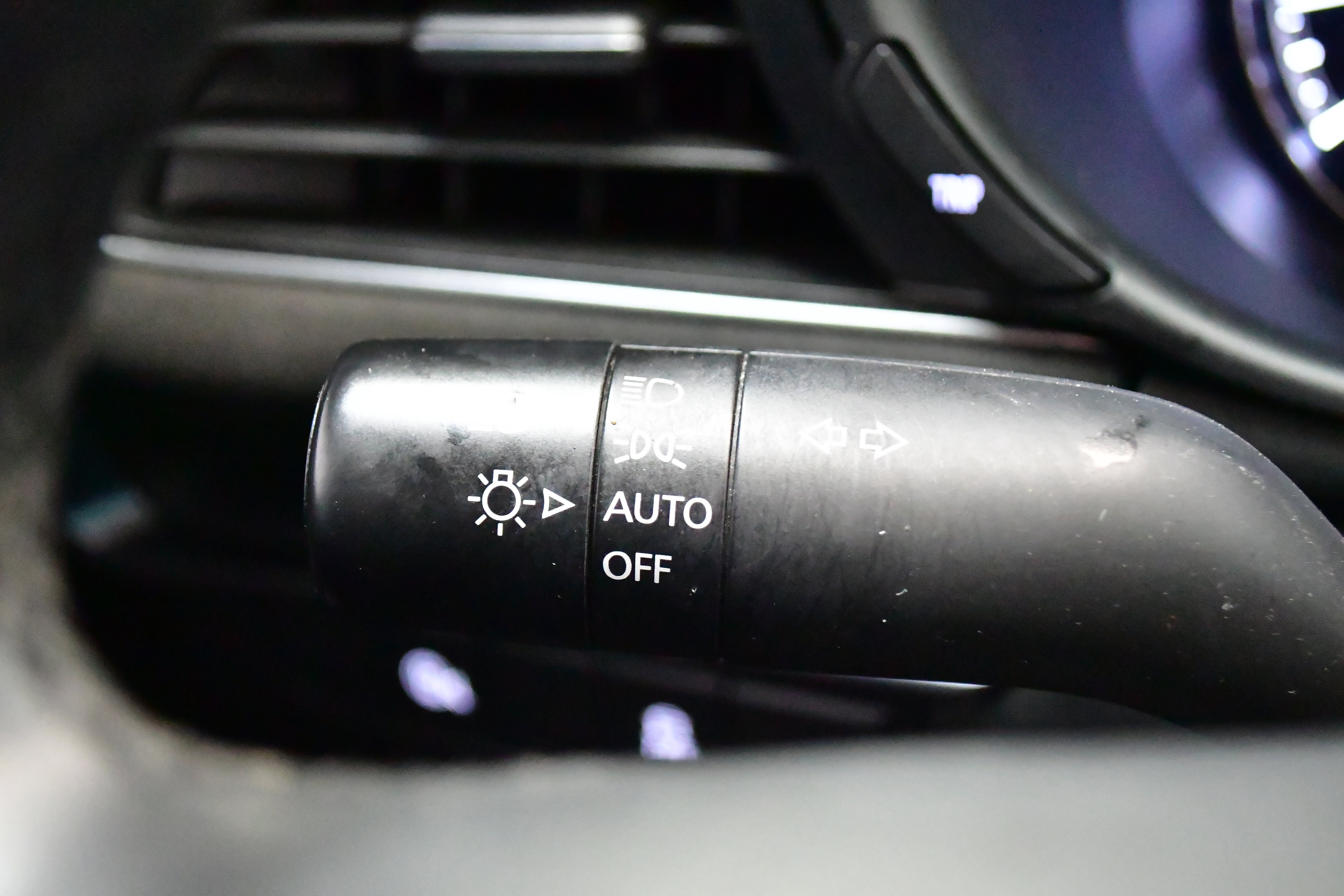 Used 2024 MAZDA MAZDA3 s image 39