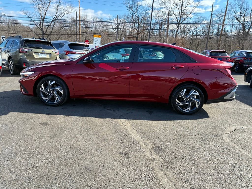 Used 2025 Hyundai Elantra Sport image 4