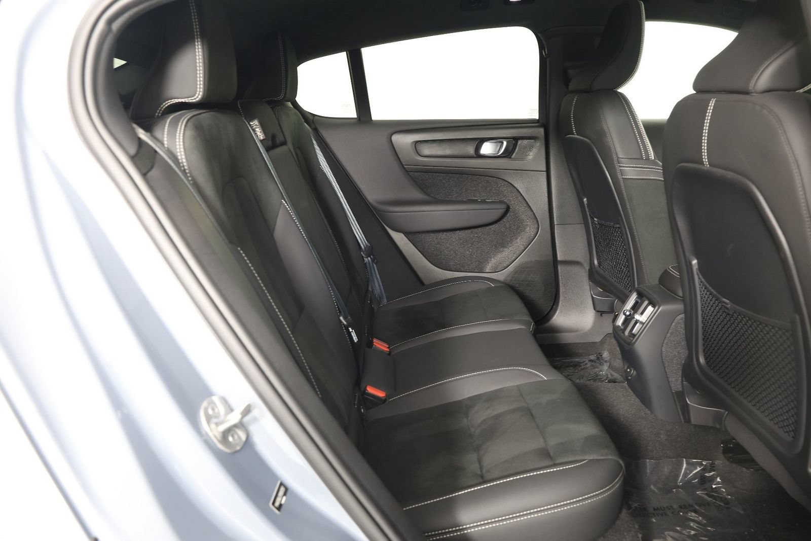 Certified 2023 Volvo C40 P8 Recharge Plus w/ Protection Package Premier AWD/4WD image 28