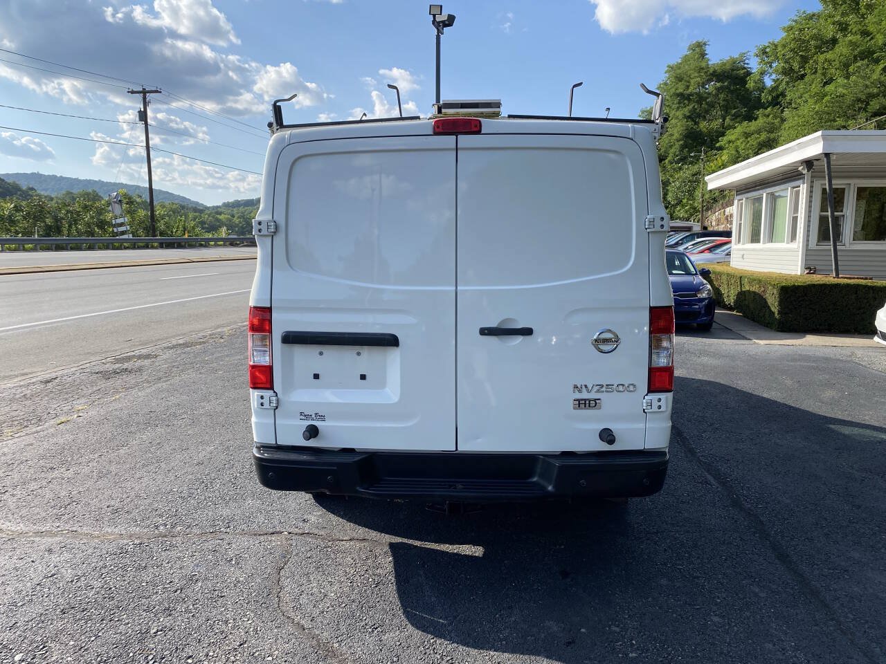 Used 2016 Nissan NV 2500 SV RWD image 8