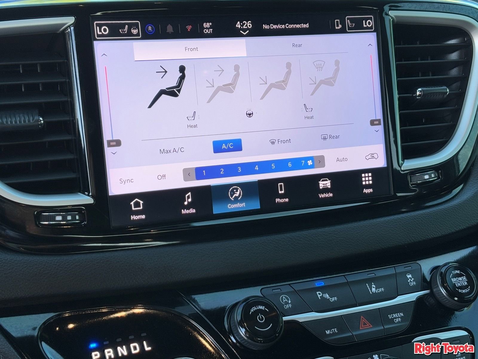 Used 2025 Chrysler Voyager LX image 23