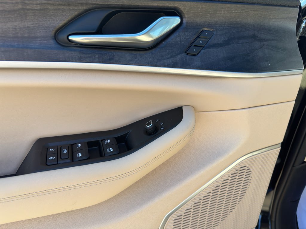 New 2026 Jeep Grand Cherokee Limited w/ Limited Altitude Package image 10