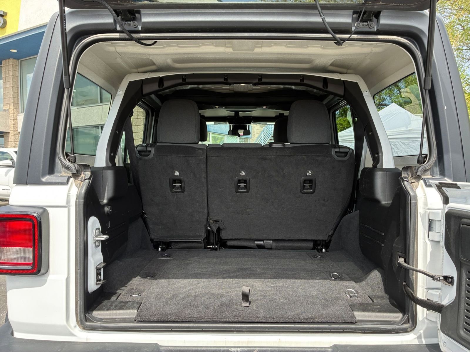 Used 2025 Jeep Wrangler Sport S image 30