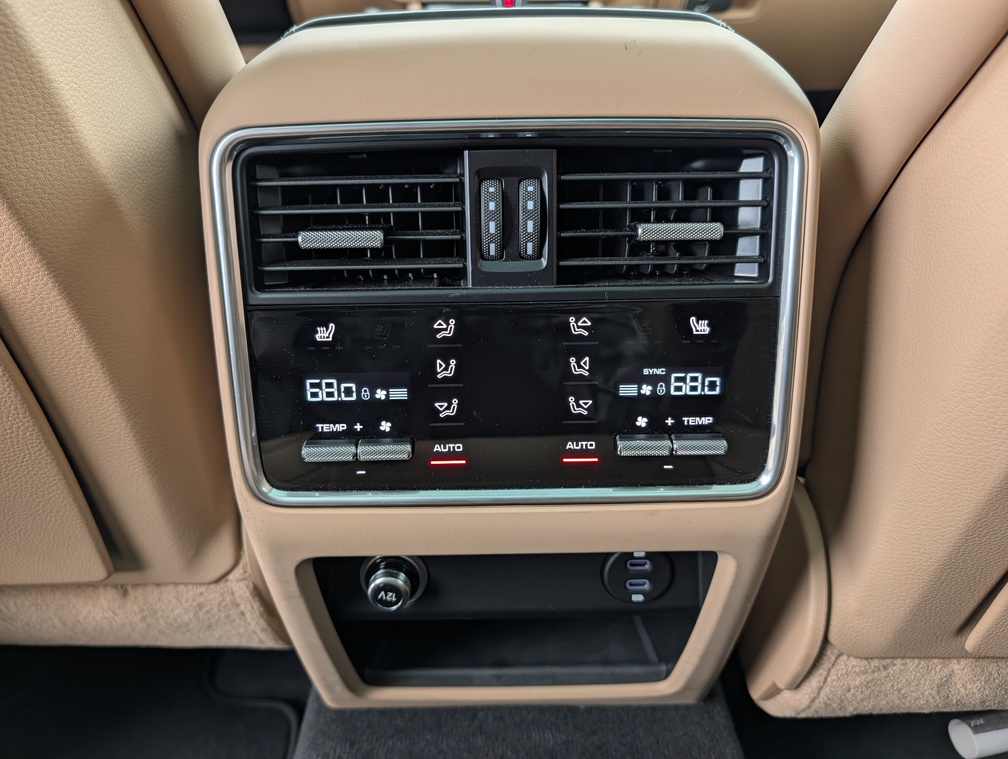 Used 2023 Porsche Cayenne S Platinum AWD/4WD image 32