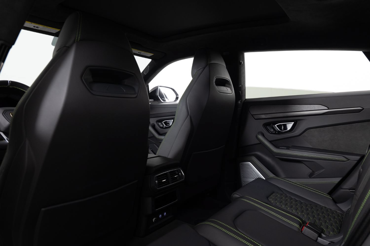 Used 2021 Lamborghini Urus AWD/4WD image 32