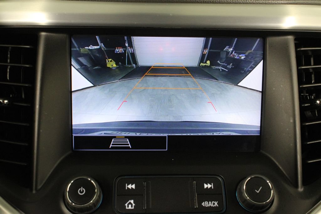 Used 2022 GMC Acadia SLE w/ Driver Convenience Package FWD image 30