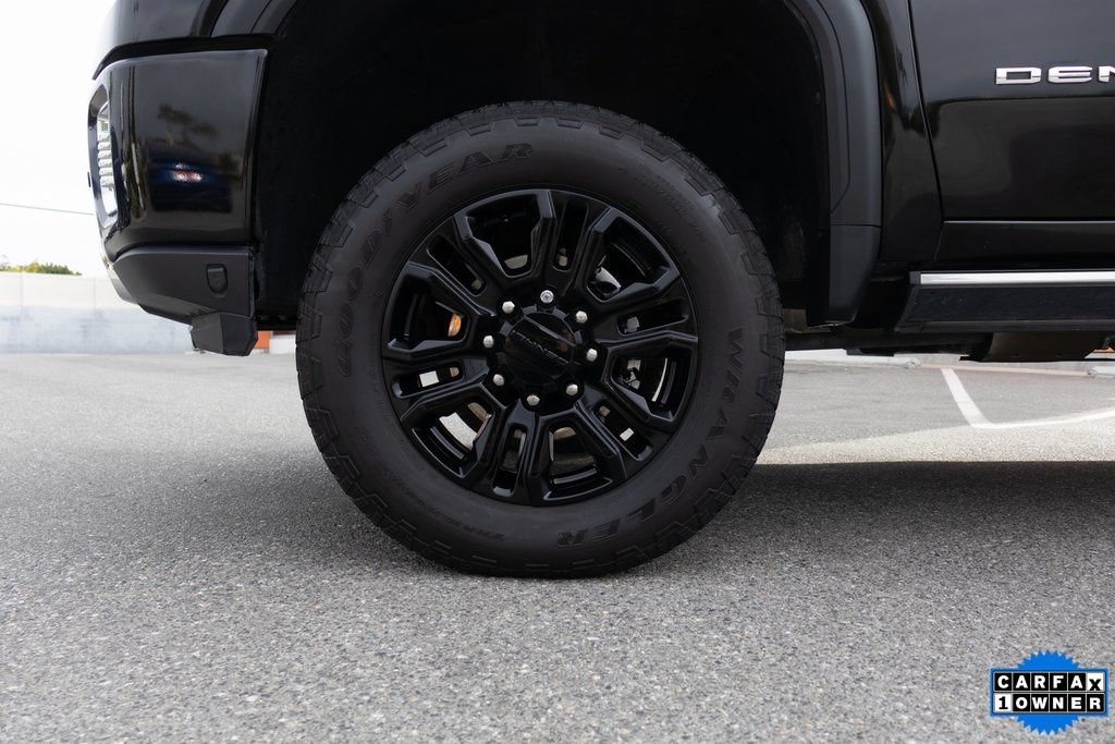 Used 2022 GMC Sierra 2500 Denali w/ Denali Black Diamond Edition AWD/4WD image 7