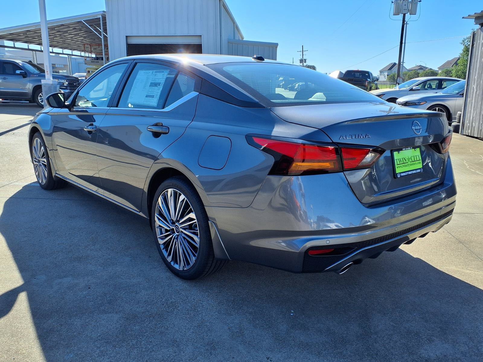 New 2026 Nissan Altima 2.5 SV w/ SV Premium Package FWD image 2