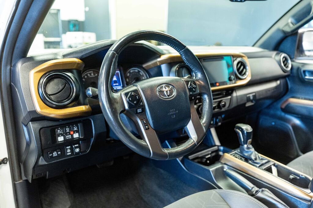 Used 2017 Toyota Tacoma TRD Off-Road image 11