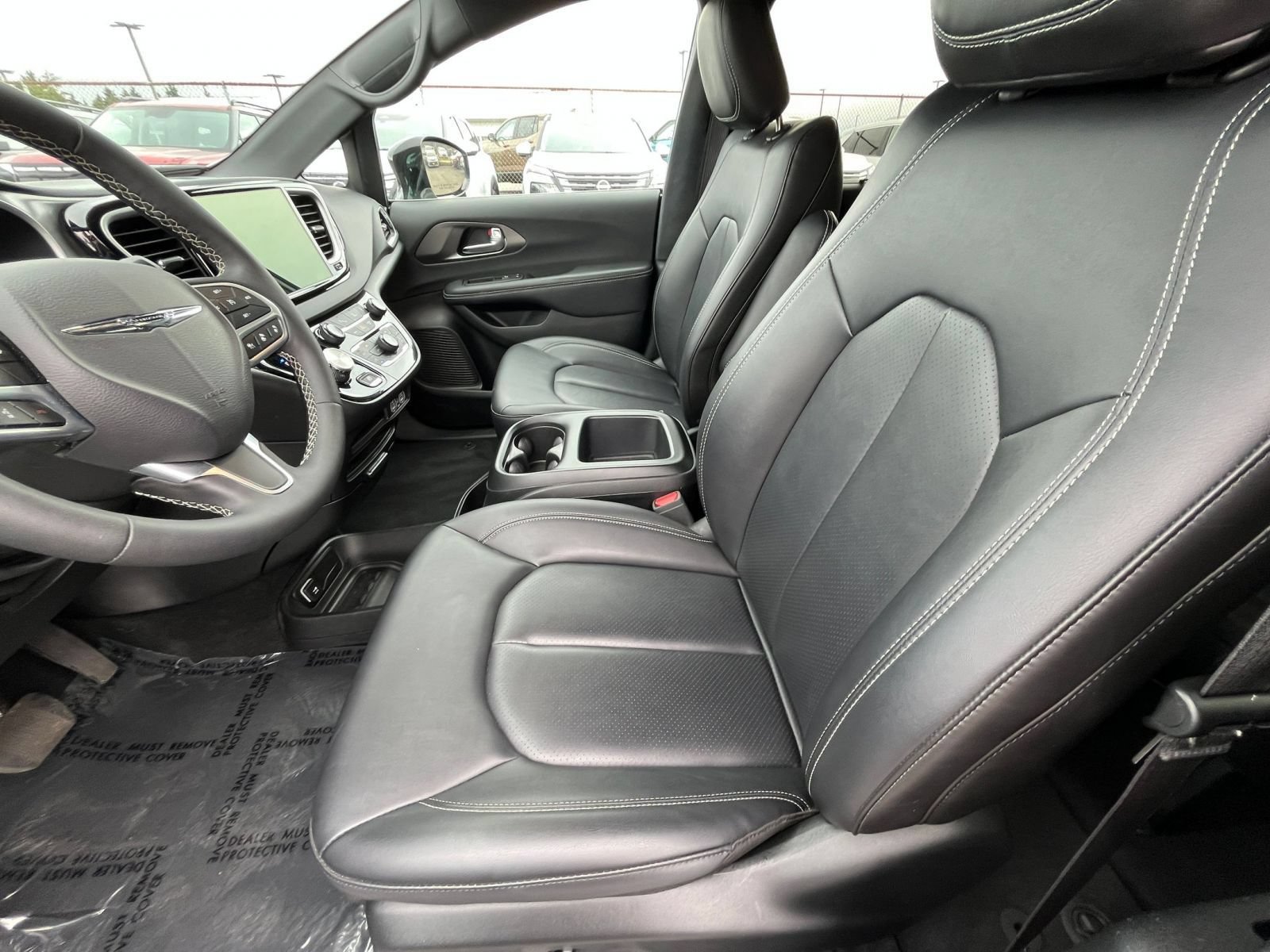 Used 2025 Chrysler Pacifica Select FWD image 28