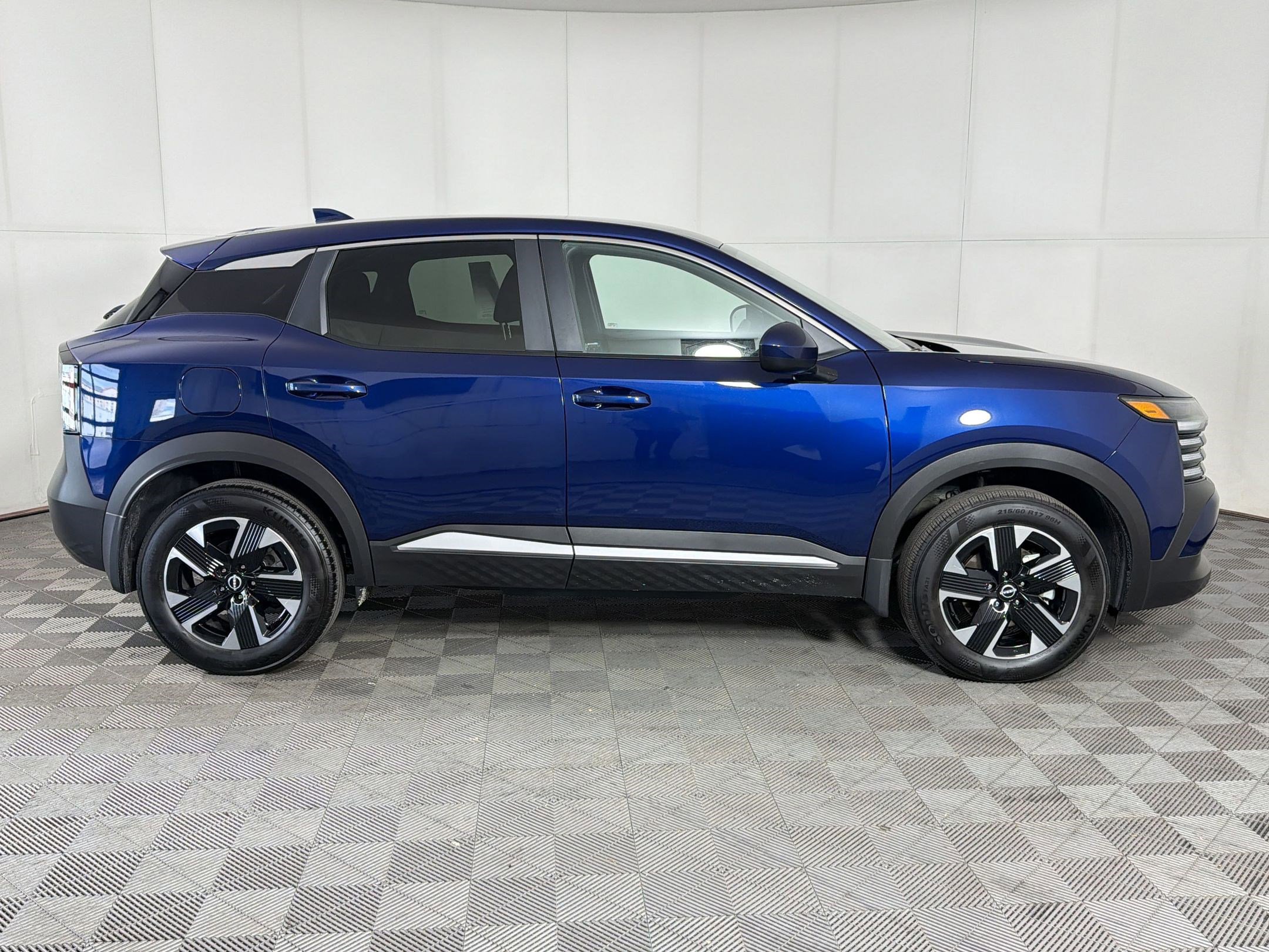 Used 2025 Nissan Kicks SV image 8