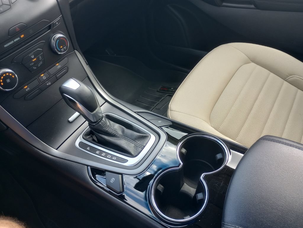 Certified 2018 Ford Edge SE FWD image 31