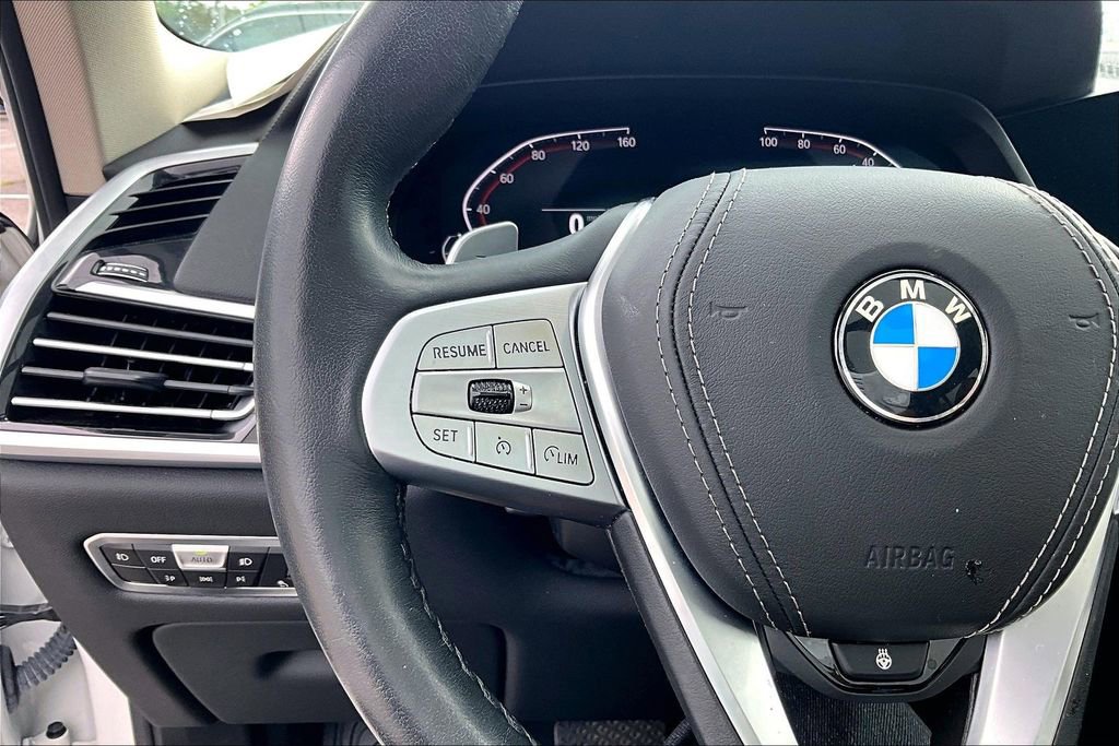 Used 2021 BMW X7 xDrive40i w/ Premium Package AWD/4WD image 9
