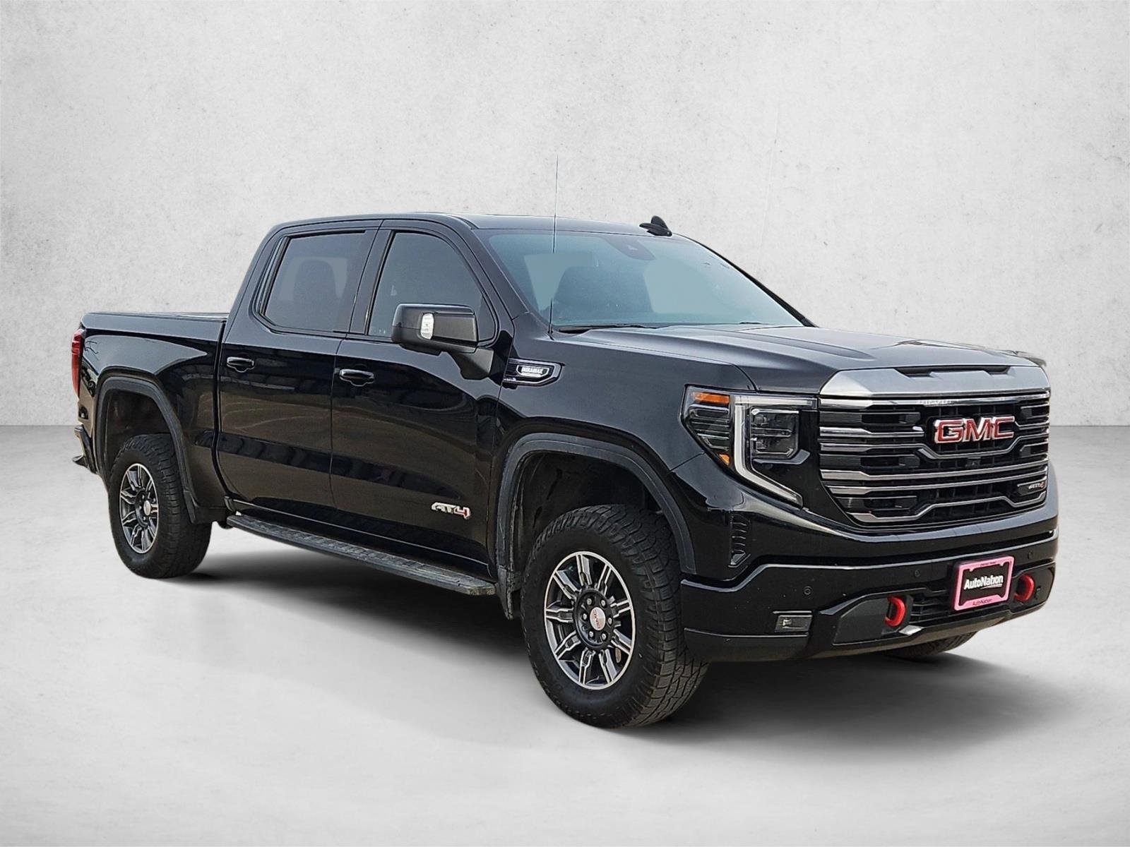 Used 2024 GMC Sierra 1500 AT4 w/ Technology Package AWD/4WD image 3