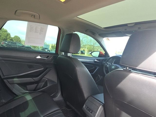 Used 2021 Volkswagen Jetta SE w/ SE Cold Weather Package image 12