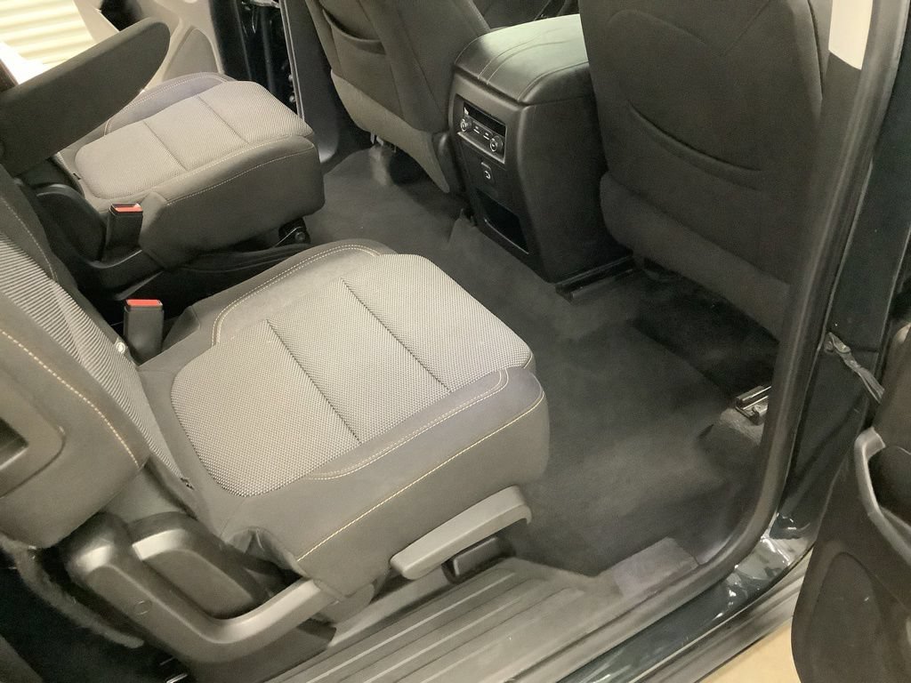 Used 2019 Chevrolet Traverse LT FWD image 18