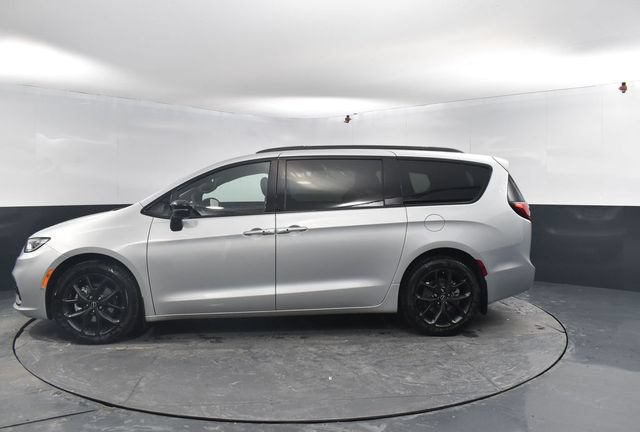 New 2026 Chrysler Pacifica Limited w/ S Appearance Package FWD image 5