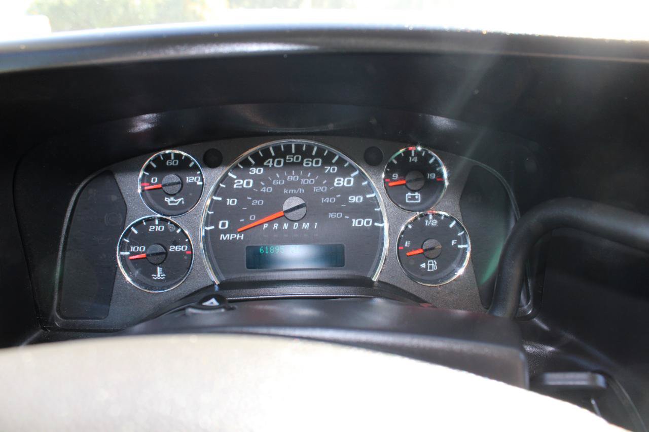 Used 2022 Chevrolet Express 2500 w/ Driver Convenience Package RWD image 12